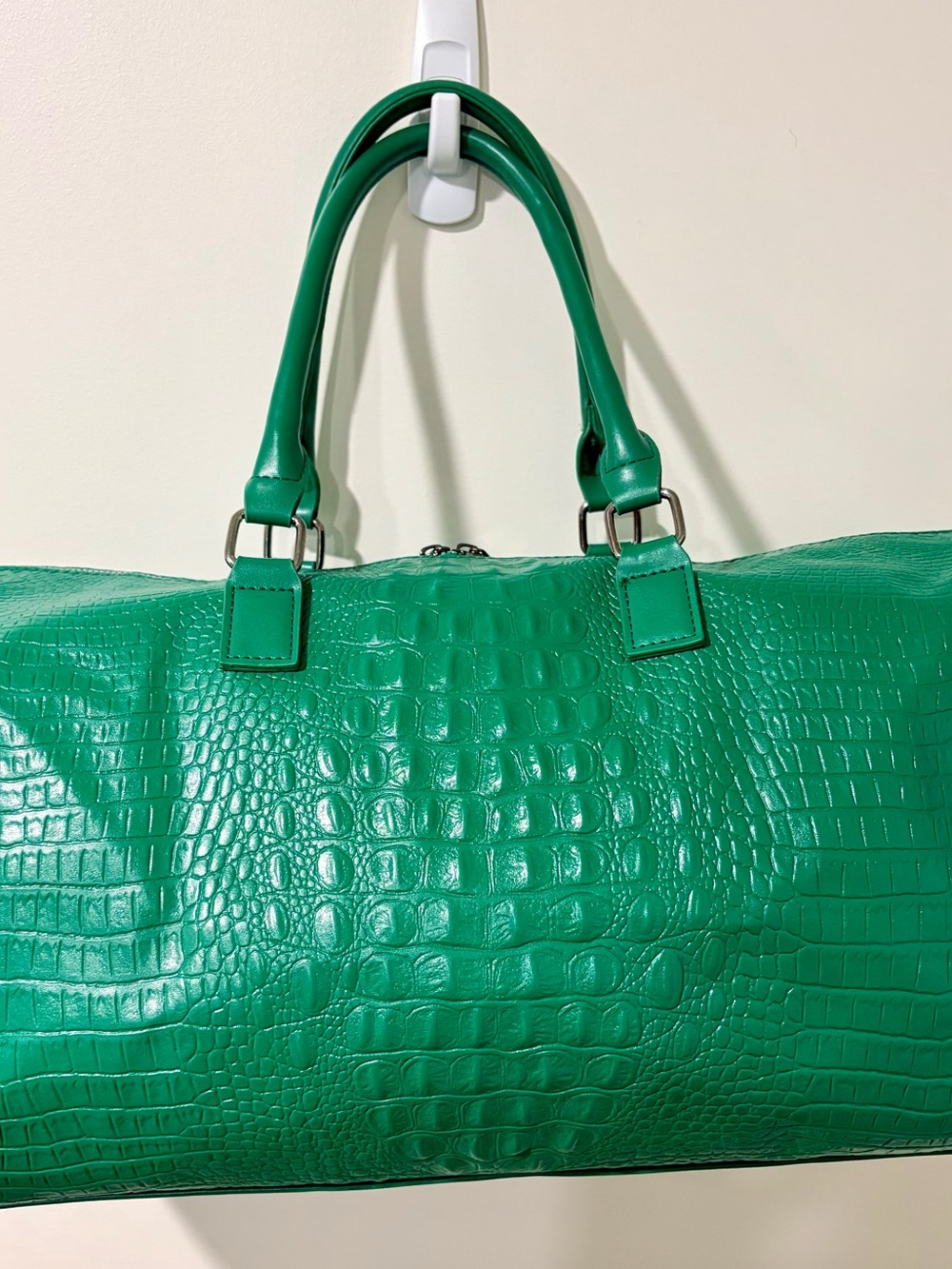 *NEW* Privata Emerald Green Duffle with Crossbody & Chain & COA - Picture 2 of 7